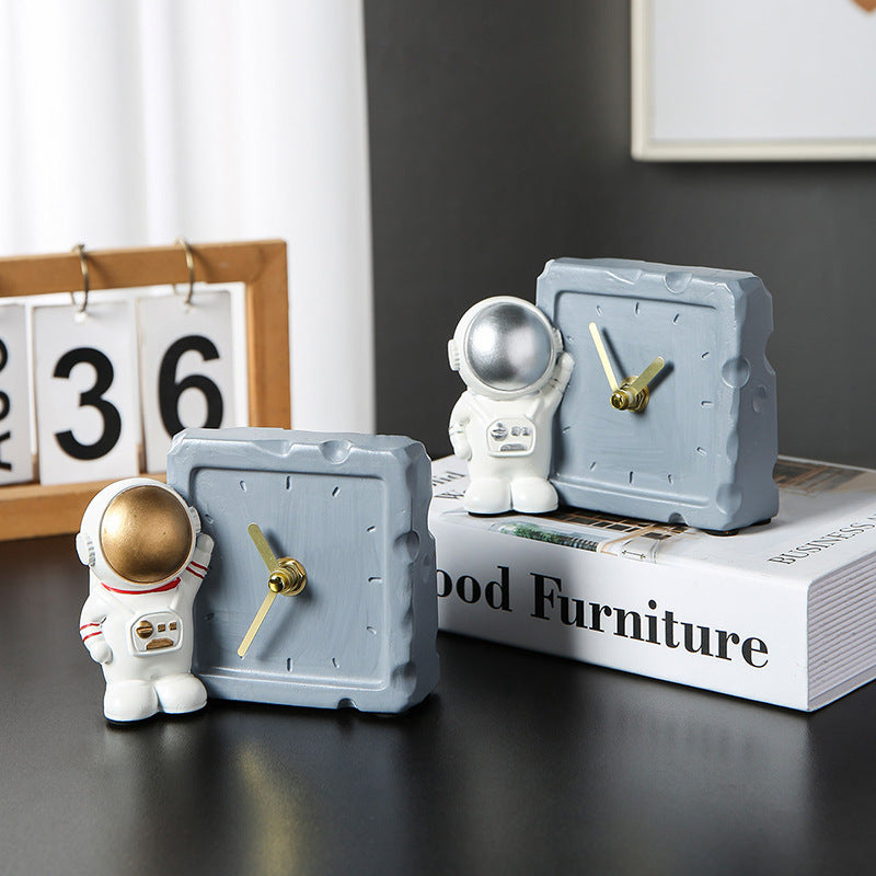 Astronaut creative children''s room bookcase desktop astronaut clock Trinket boy''s bedroom bedside decoration