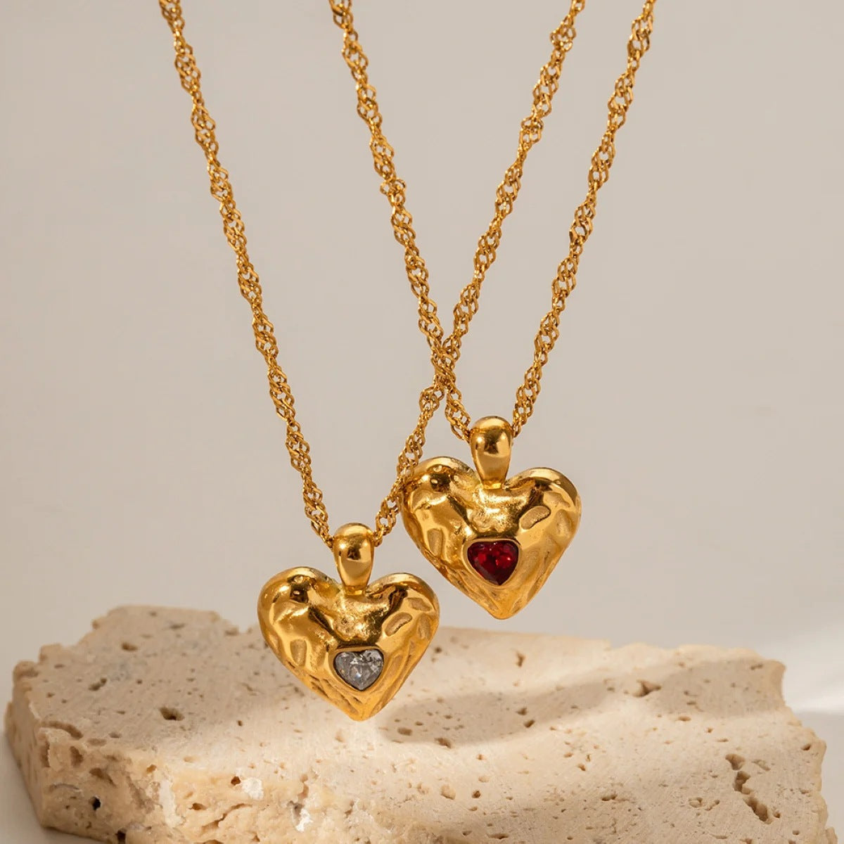 Alloy Heart-shaped Necklace With Diamond: Fashion INS Style Love Necklace
