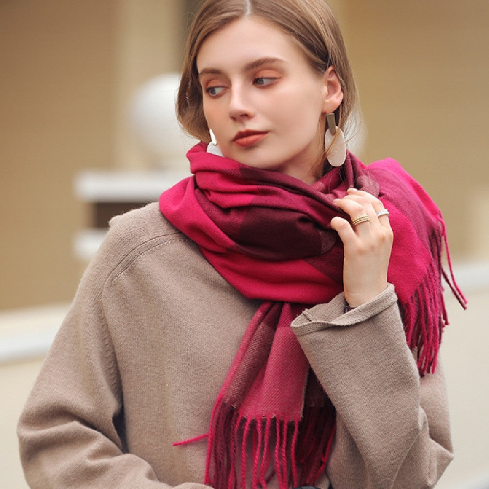In Autumn and Winter Scarves for Women