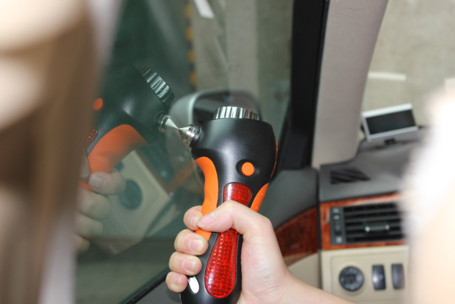 Car Emergency Tool LED Light Seat Belt Cutter - Minihomy